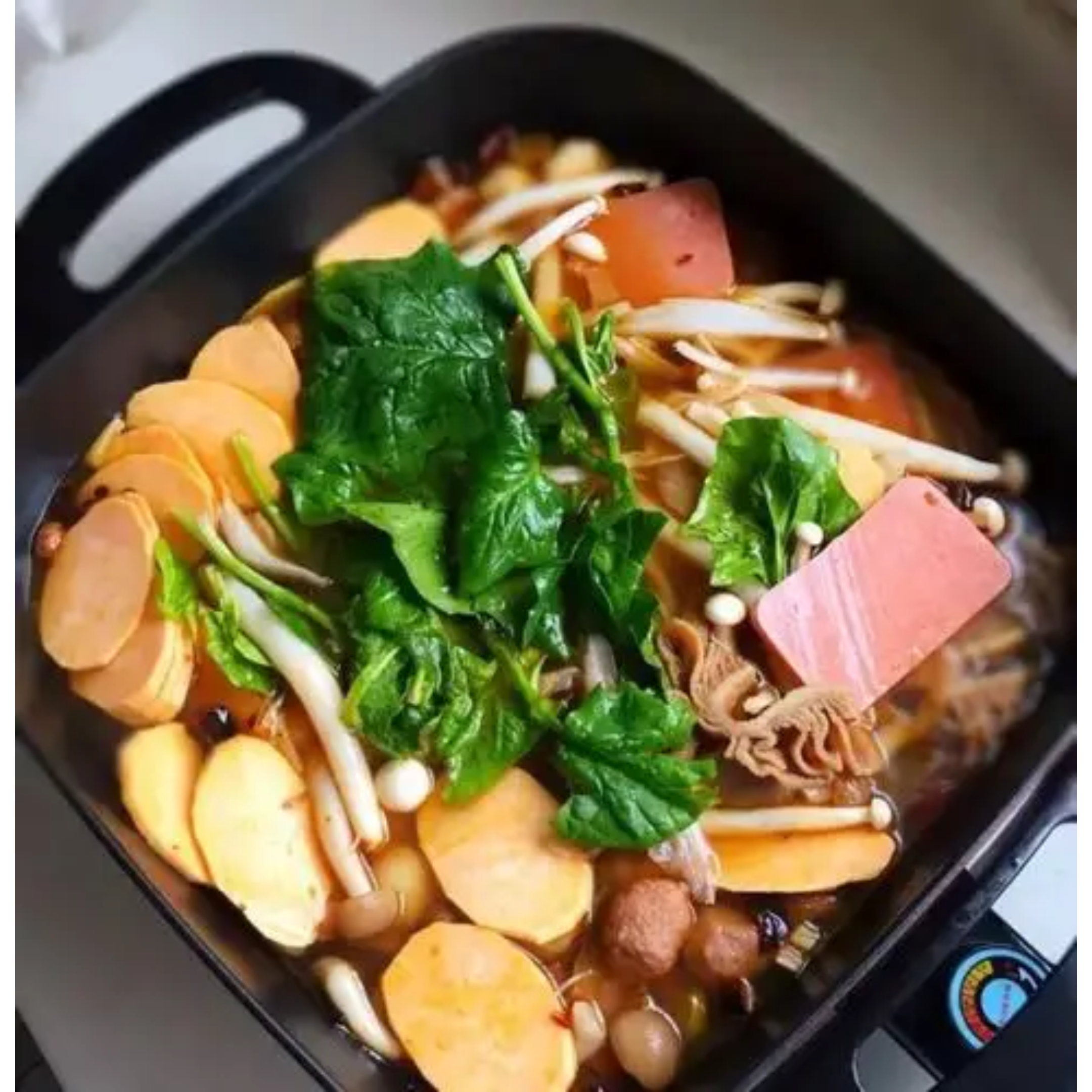 爱吃麻辣香锅的朋友应该都有过这种体验：同个连锁品牌的门店，不管是在商圈店还是社区店，吃起来的麻度、辣度、酱香味都几乎没有...